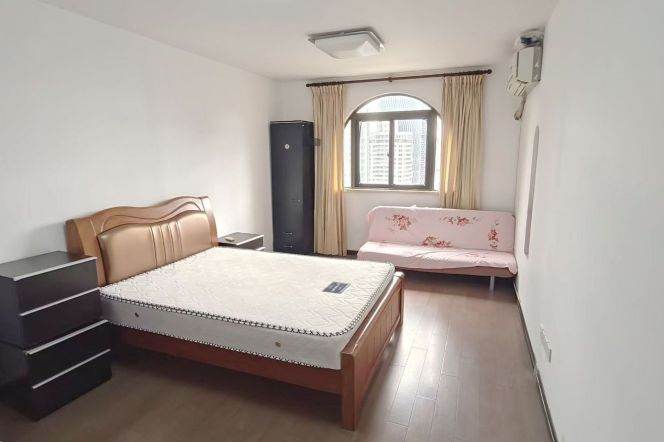 Valuable/Nicely Xintiandi Highrise 3BR Enjoys Fantastic View 10K 