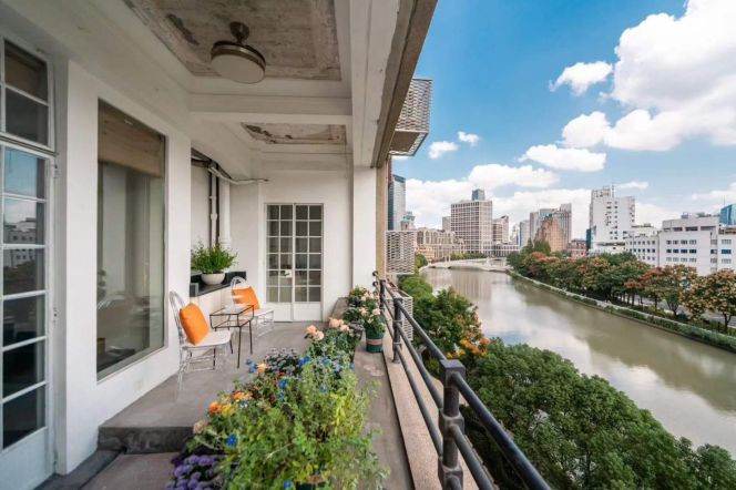  Unique 1br historic apt with Balcony at Suzhou River &The Bund   L10/12
