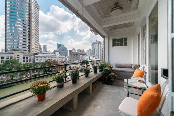  Unique 1br historic apt with Balcony at Suzhou River &The Bund   L10/12