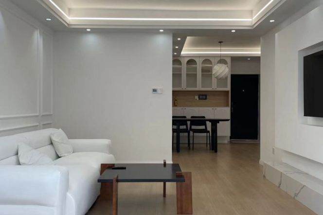Modern&Spacious&Bright 2Bdrs 1Bath Apt+Zhongshan Park+Nice Compound+Su Zhou Creek
