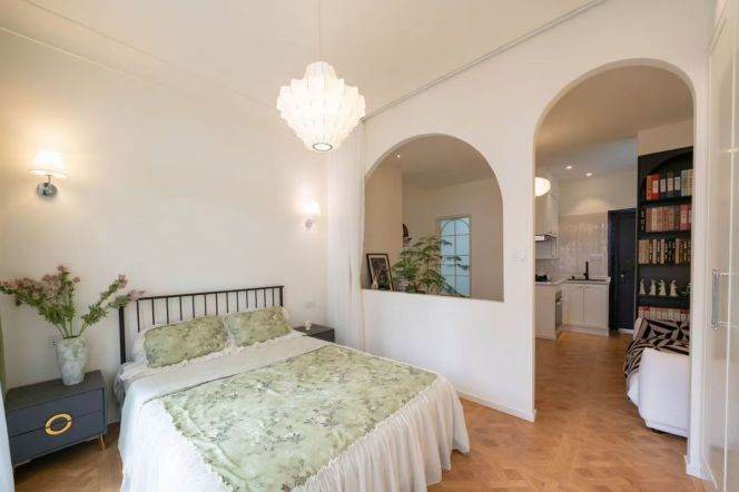 Nice balcony 1Br/1Lr/1Bt apt nr West nanjing rd,M2/12/13