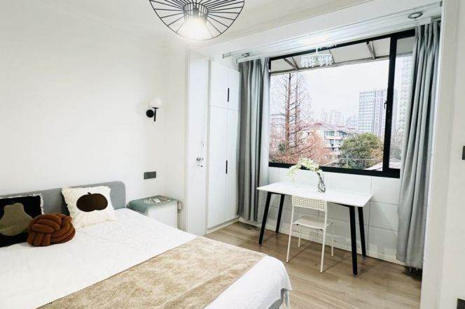 7k 2Br with elevator Nr Jiangsu Rd.line2/11