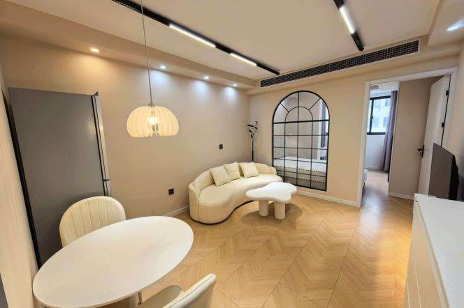 Beautiful 1Brm With Central AC Near Line 10/11 Jiaotong University