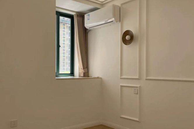 Modern&Spacious&Bright 2Bdrs 1Bath Apt+Zhongshan Park+Nice Compound+Su Zhou Creek