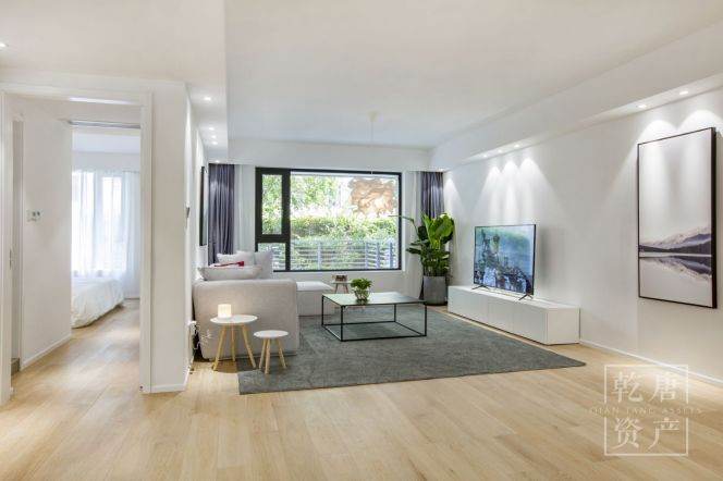 Ground duplex 4br/2bt@xujiahui  center with large private garden