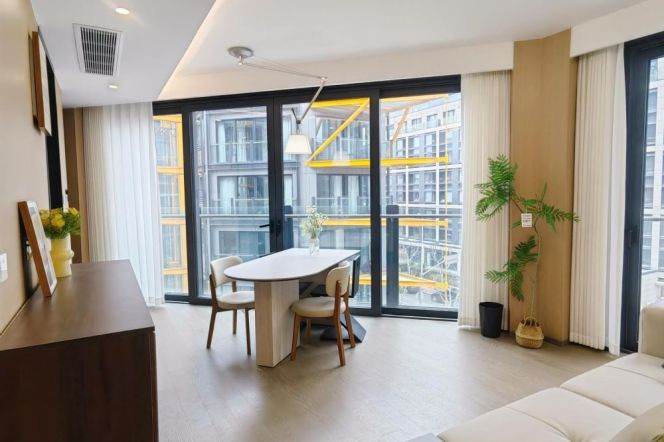 Brand new compound 2 br with French Windows living room+floor heating near Wellington Shanghai