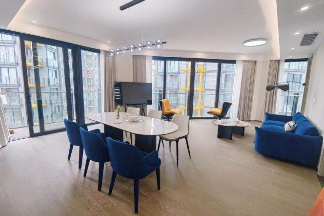 Bright living room with French windows next Wellington shanghai. L 6/8/11