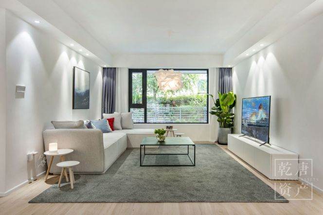 Ground duplex 4br/2bt@xujiahui  center with large private garden