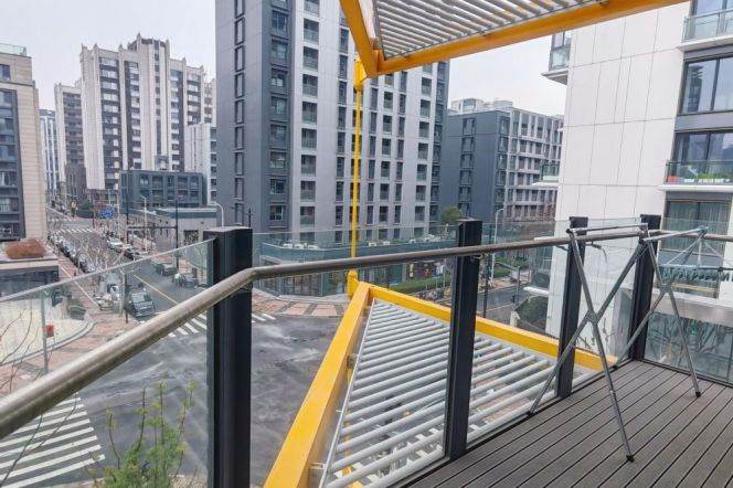 Brand new compound 2 br with French Windows living room+floor heating near Wellington Shanghai