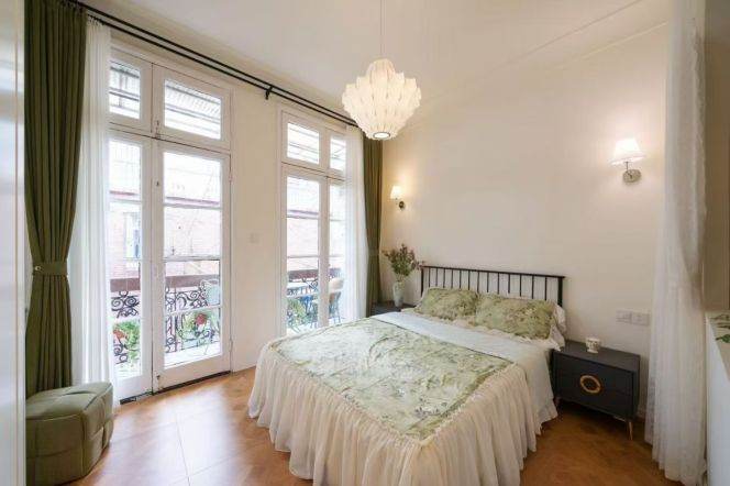 Nice balcony 1Br/1Lr/1Bt apt nr West nanjing rd,M2/12/13