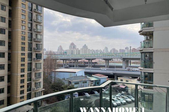 Large Balcony+Spacious&Bright 2Bdrs 1Bath Apt+Zhongshan Park+Nice Compound+Su Zhou Creek