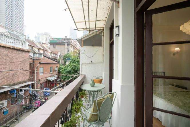 Nice balcony 1Br/1Lr/1Bt apt nr West nanjing rd,M2/12/13