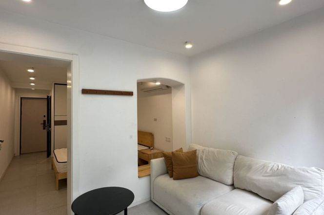 Cute 2Brm With A Yard At Julu Rd Near Line 2/7 Jing'an Temple