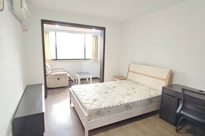 Valuable/Nicely Xintiandi Highrise 3BR Enjoys Fantastic View 10K 