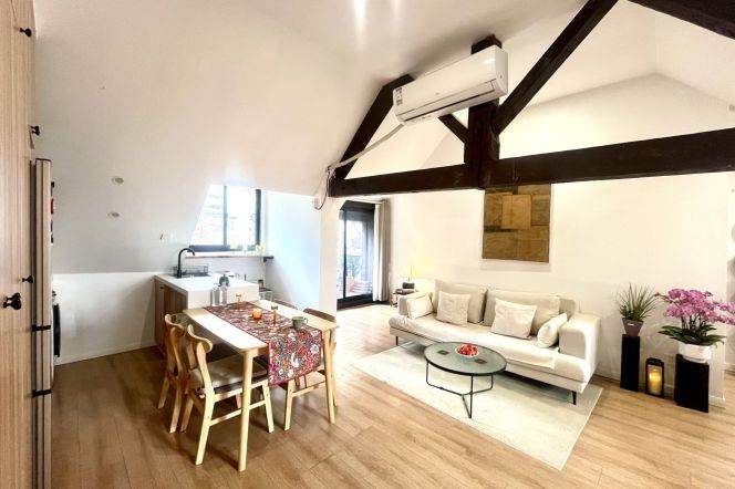 Stunning 1Br apt,outdoor balcony,West Nan Jing rd station,L2,12,13