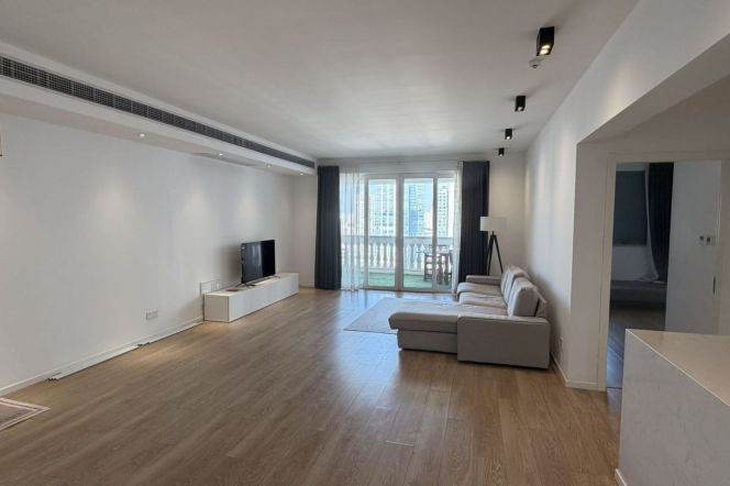 Brand new decoration 3brs with floor heating and balcony  in  central downtown