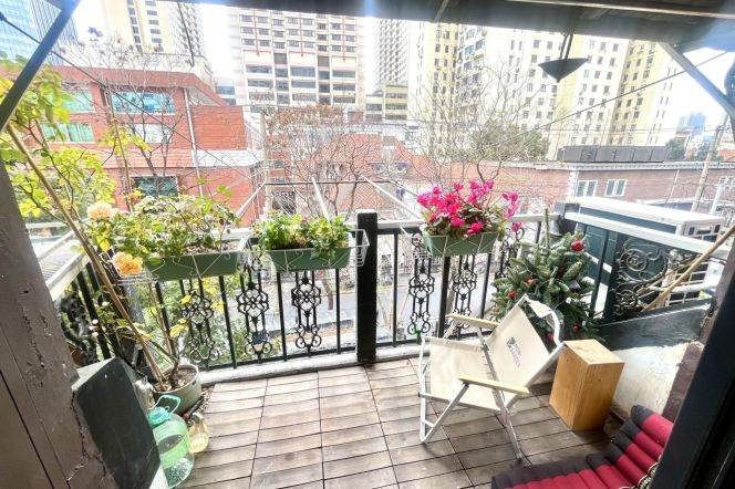 Stunning 1Br apt,outdoor balcony,West Nan Jing rd station,L2,12,13