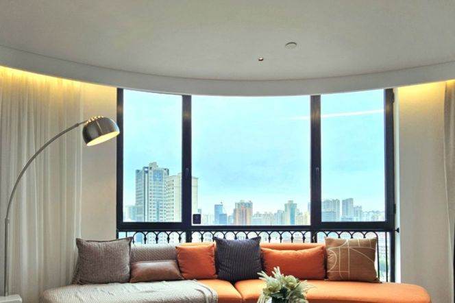 2br With Curved Windows Service apt in Jing'an District Near Baoshan Rd