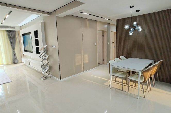 4 Brs, 2 Baths, 170 sqm with Floor heating/Central ac @ Shanghai Children Medical Centre L6