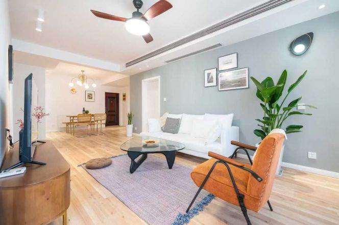 Nanjing rd/xintiandi 3br2bath130sqm