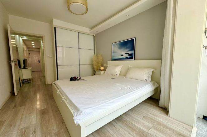 Cozy Good-value 1Br/1Lr/1Bt Close to L3/4/10 Hongqiao Rd Station