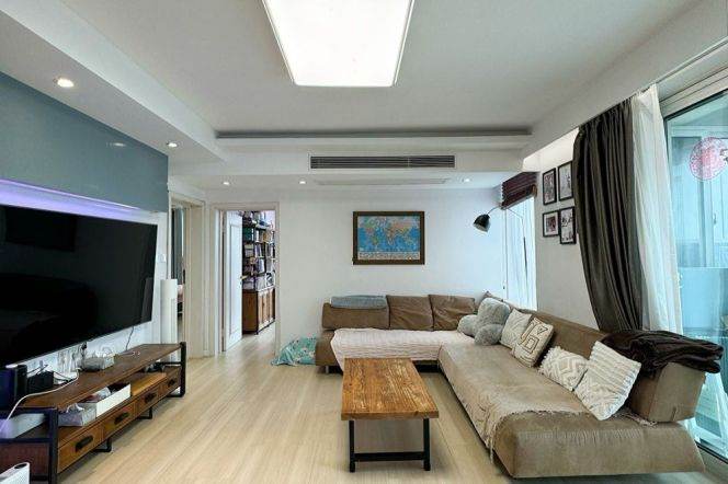 3 Brs, 2 Baths with Balcony, Gym/Swimming Pool, 160 sqm @ Jiangsu metro L2&11