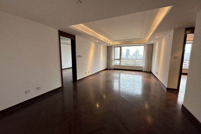 2 Brs, 2 Baths, 140 sqm with Gym/Swimming Pool @ Middle Huaihai Metro L13