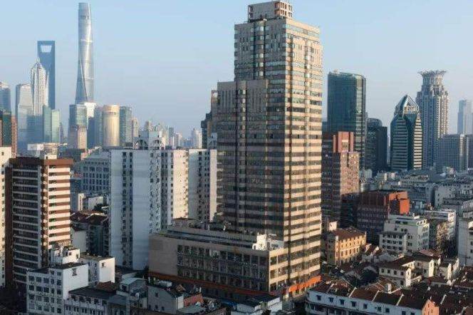 Beautifully Renovated 3BR 2BA 175m² Residence on the Bank of Suzhou Creek