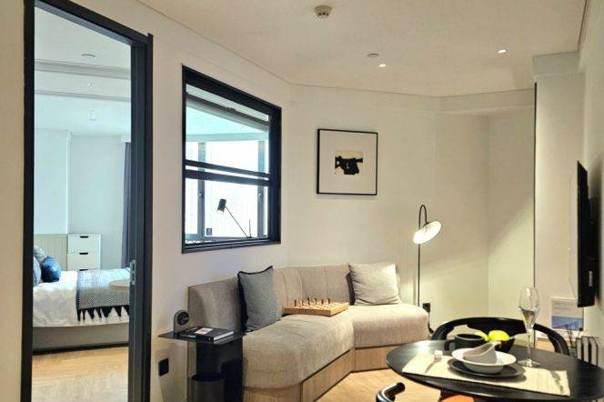 1br With Curved Windows Service apt in Jing'an District Near Baoshan Rd