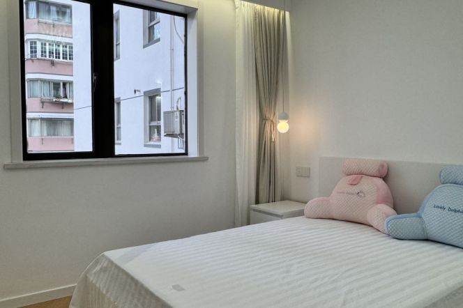 Big 3Br +elevator+balcony 110Sqm /Caoyang rd &Wuning rd Metro L3/4/11/14