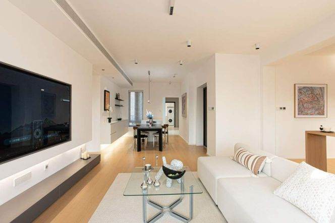 Beautifully Renovated 3BR 2BA 175m² Residence on the Bank of Suzhou Creek
