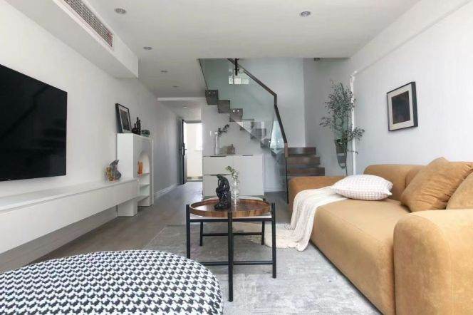 Elevator Cool Loft 2Br/1Lr/1Bt Close to L7 Changping Rd Station 