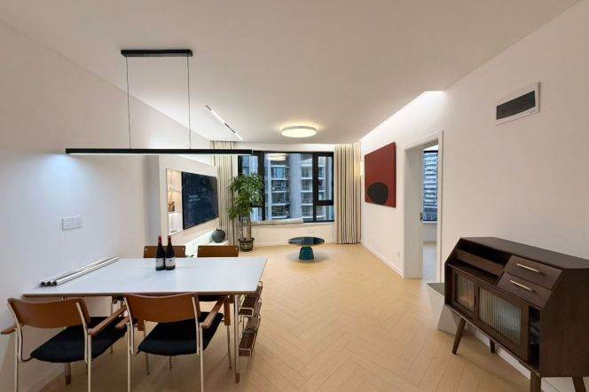 3 Brs, 2 Baths with Open balcony, 140 sqm @ Wuning metro L13