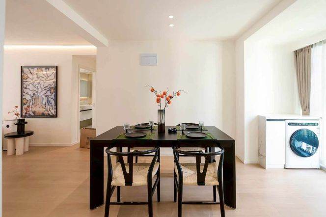 Spacious 3Br,with outdoor balcony,Zhong Shan Park station,L2,3,4