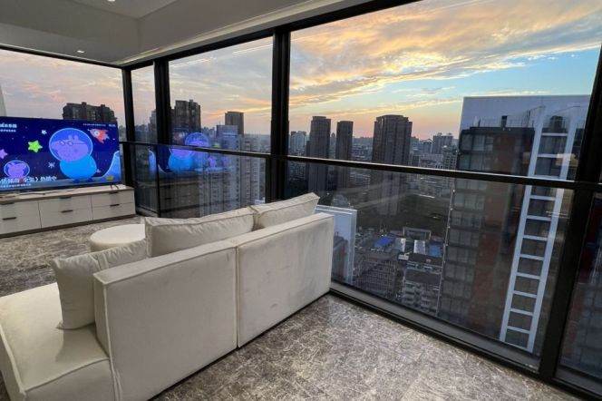 2 Brs with Floor Heating, 120 sqm with Gym /Swimming Pool @ Zhongxing MetroL8