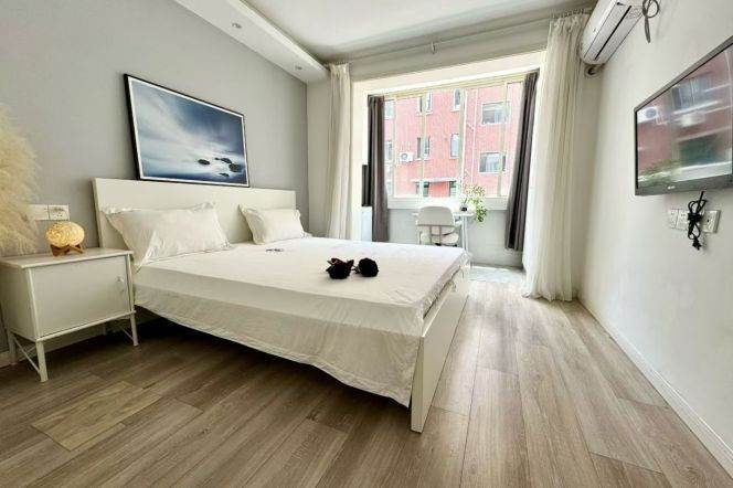 Cozy Good-value 1Br/1Lr/1Bt Close to L3/4/10 Hongqiao Rd Station