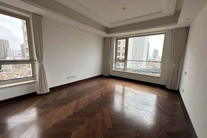 2 Brs, 2 Baths, 140 sqm with Gym/Swimming Pool @ Middle Huaihai Metro L13