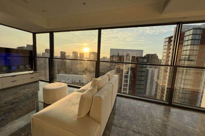 2 Brs with Floor Heating, 120 sqm with Gym /Swimming Pool @ Zhongxing MetroL8