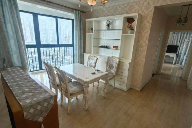 Spacious 2Brs/2Lrs/1Bt apt nr Changshou rd,M3/4/7/13