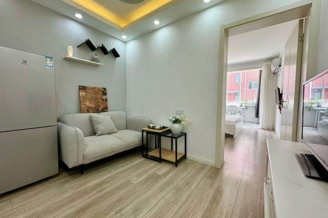 Cozy Good-value 1Br/1Lr/1Bt Close to L3/4/10 Hongqiao Rd Station
