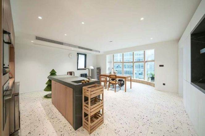 Bright high-rise 3br/2bt Flat in Changle Road