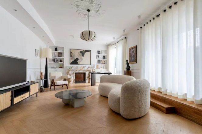 2BR w/ Terrace & Club nr JiaShan RD 