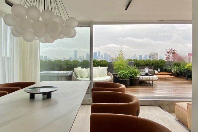 2+1 Rooms, 2 Baths with Big Terrace, 180 sqm @ Xujiahui station L9