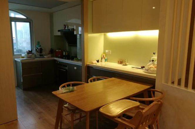 Spacious 2br,with 2bth,at Hongmei road,Near Laowaijie,Hongqiao Area