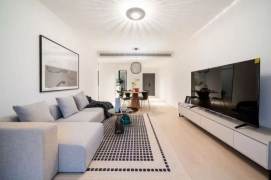 3 Brs, 2 Baths, 180 sqm with Floor Heating/Central ac @ Shanghai Stadium L4