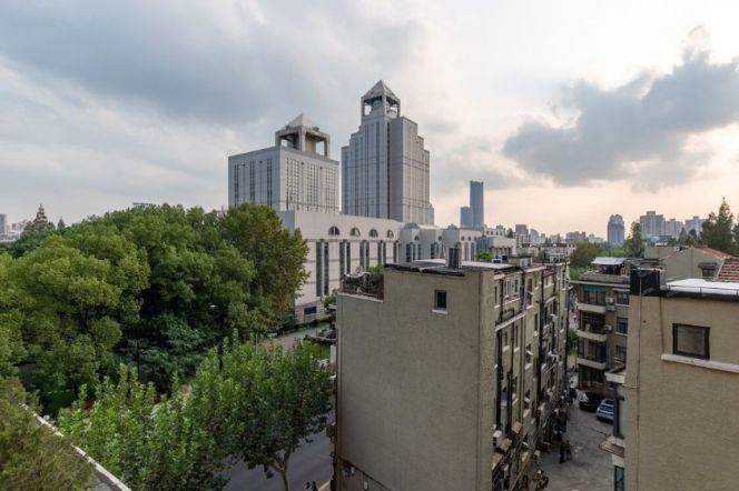 2 Brs, 2 Baths, 130 sqm with Open Balcony/Gym/Swimming Pool @ Shanghai Library L10