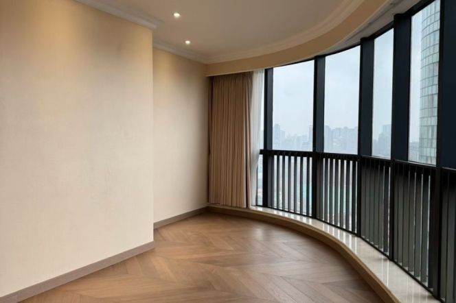 L 10 Songyuan Rd Metro Station, a 280sqm 3-bedroom apartment with a parking space 