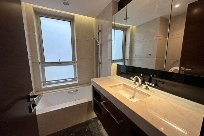 L2-12-13 Nanjing West Road subway station, luxury residence, floor-to-ceiling windows