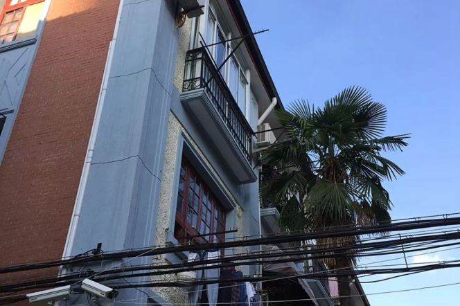 Spacious&Bright 1Bdr 1Bath Apt+Jing An Temple+Large Terrace+Nice Compound+3F Walk Up