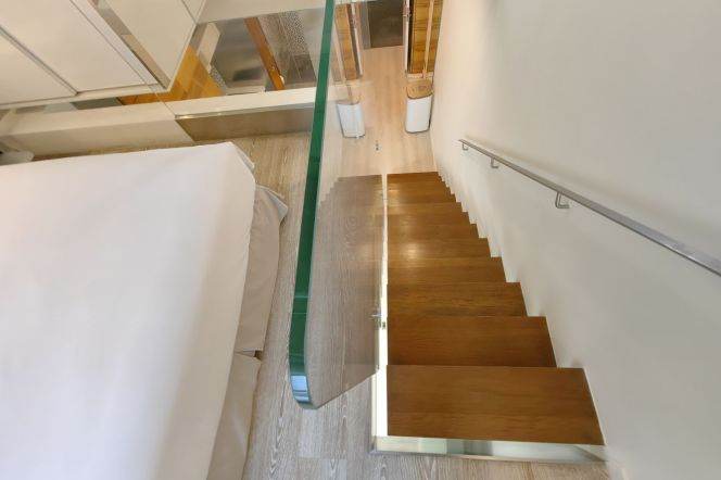 Loft one bedroom service apt 2mins to Langao Rd,free for gym & Wifi